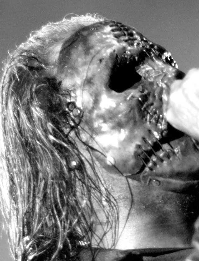 Masked Slipknot singer performing live